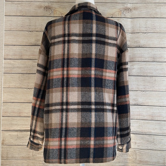 Shacket - Picture 3 of 4